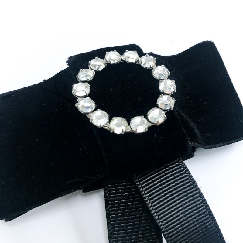 Vintage brooch diamonds ring black velvet