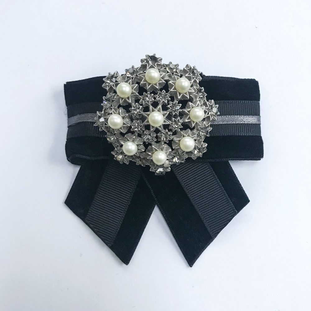 Vintage brooch white pearls black velvet