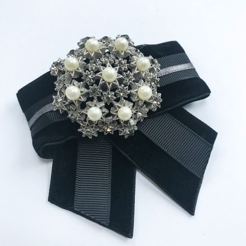 Vintage brooch white pearls black velvet