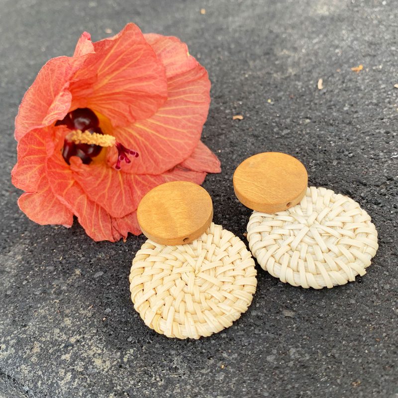 Lifestyle vacation pool earrings rattan flower